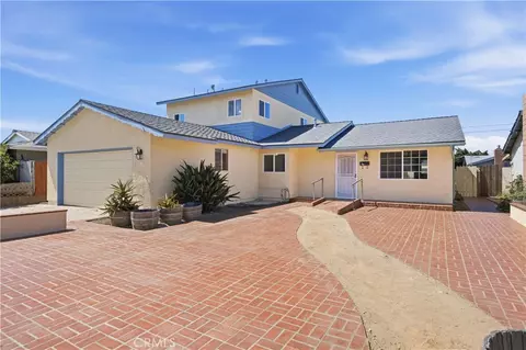 Exterior - 1121 E Lemon, Lompoc, CA 93436 photo 3 of 9