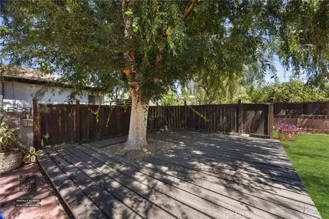 907 W Olive Ave, Redlands, CA 92373 photo 32