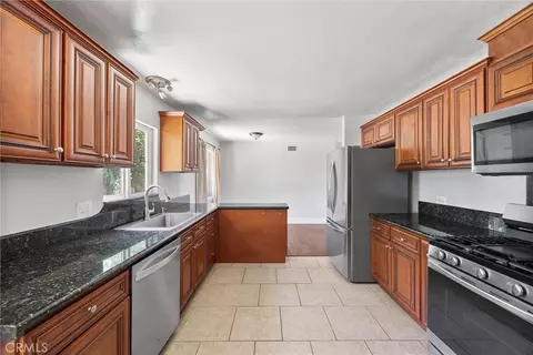907 W Olive Ave, Redlands, CA 92373 photo 17