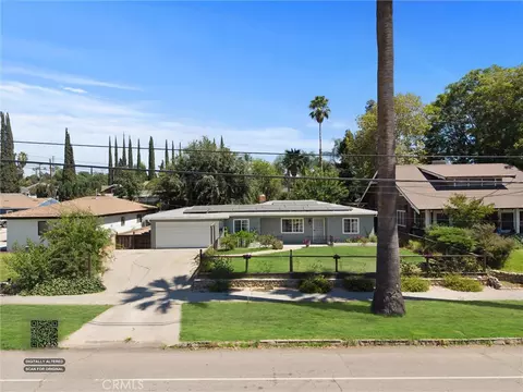 907 W Olive Ave, Redlands, CA 92373 photo 4