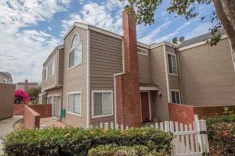 2460 Village Grn, Santa Maria, CA 93455