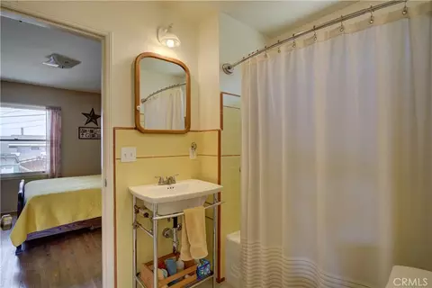 Bath - 953 Anchor St, Morro Bay, CA 93442 photo 2 of 2