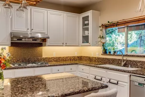 Kitchen - 322 Montebello Oaks, Paso Robles, CA 93446 photo 4 of 10