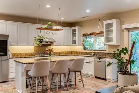 Kitchen - 322 Montebello Oaks, Paso Robles, CA 93446 photo 2 of 10