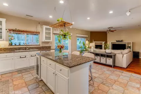 Kitchen - 322 Montebello Oaks, Paso Robles, CA 93446 photo 6 of 10