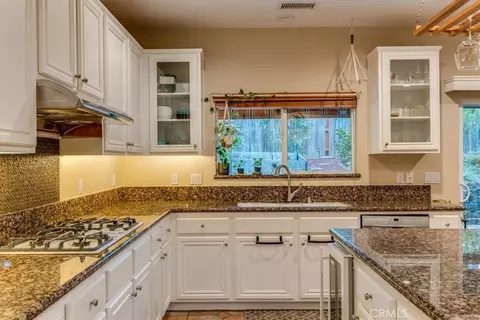 Kitchen - 322 Montebello Oaks, Paso Robles, CA 93446 photo 5 of 10