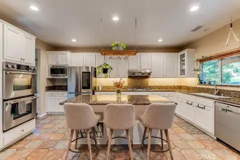 Kitchen - 322 Montebello Oaks, Paso Robles, CA 93446 photo 3 of 10