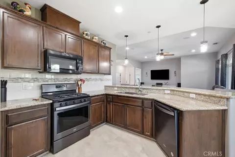 Entry Way - 405 Hillard, Taft, CA 93268 photo 4 of 5