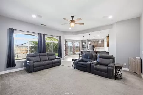 Living - 405 Hillard, Taft, CA 93268 photo 1 of 2