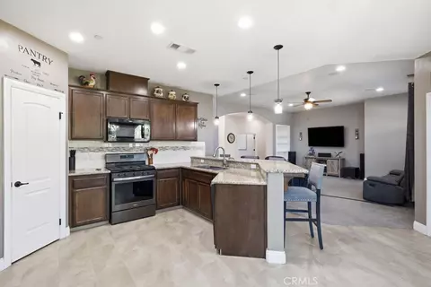 Kitchen - 405 Hillard, Taft, CA 93268 photo 3 of 5