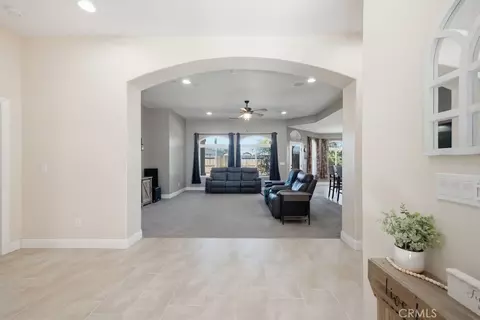 Entry Way - 405 Hillard, Taft, CA 93268 photo 2 of 5