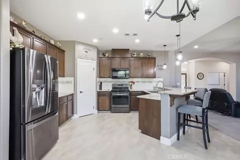 Kitchen - 405 Hillard, Taft, CA 93268 photo 4 of 5