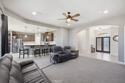 Entry Way - 405 Hillard, Taft, CA 93268 photo 3 of 5