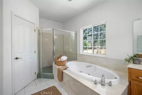 Bath - 1457 Brambles Ct, Templeton, CA 93465 photo 2 of 4