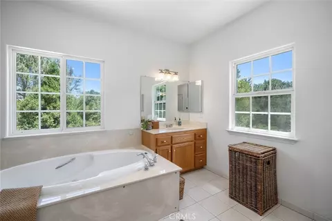 Bath - 1457 Brambles Ct, Templeton, CA 93465 photo 1 of 4