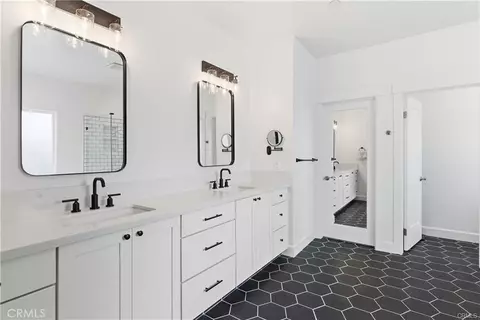 Bath - 16729 Starview Ct, Bakersfield, CA 93314 photo 3 of 5