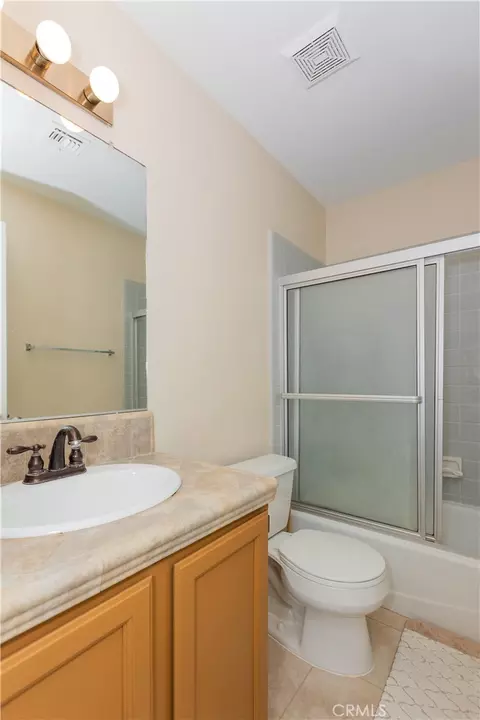 Bath - 422 Sherwood Pl, Tehachapi, CA 93561 photo 5 of 5