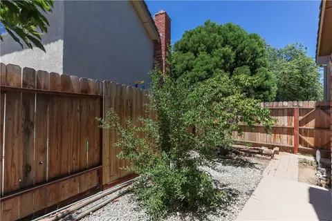 Exterior - 422 Sherwood Pl, Tehachapi, CA 93561 photo 10 of 12