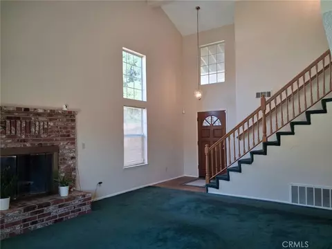 Living - 422 Sherwood Pl, Tehachapi, CA 93561 photo 5 of 5