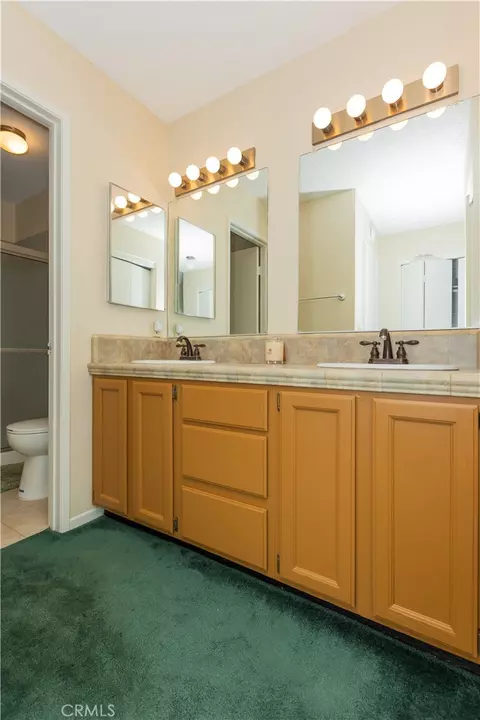 Bath - 422 Sherwood Pl, Tehachapi, CA 93561 photo 2 of 5