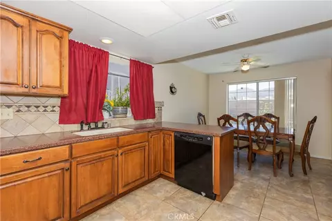 Kitchen - 422 Sherwood Pl, Tehachapi, CA 93561 photo 1 of 5
