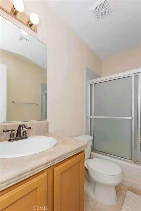 Bath - 422 Sherwood Pl, Tehachapi, CA 93561 photo 4 of 5