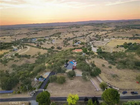 View/Area - 5680 High Rdg, Paso Robles, CA 93446 photo 2 of 9