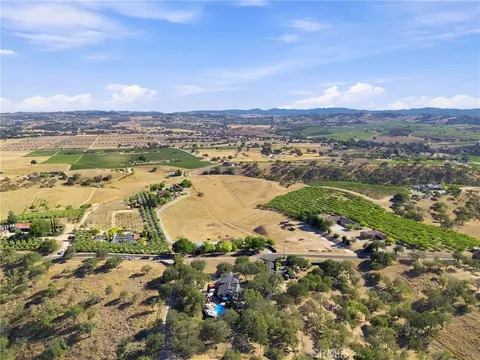 View/Area - 5680 High Rdg, Paso Robles, CA 93446 photo 8 of 9