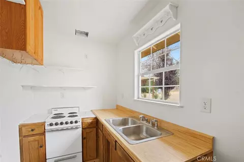 Kitchen - 2540 Campo Rd, Atascadero, CA 93422 photo 5 of 8