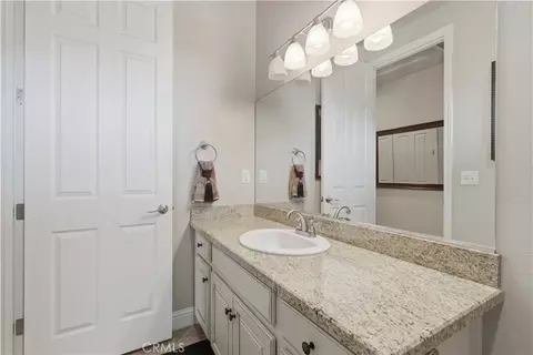 Bath - 1162 Paradise Loop, Lemoore, CA 93245 photo 2 of 2