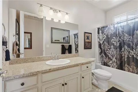 Bath - 1162 Paradise Loop, Lemoore, CA 93245 photo 1 of 2