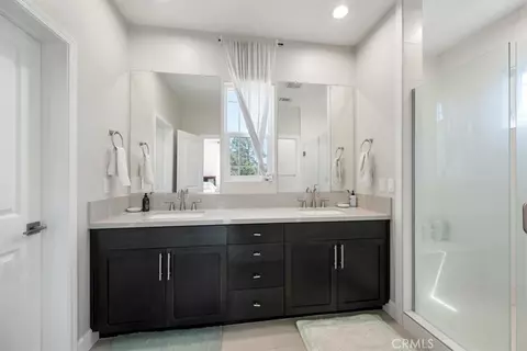 Bath - 200 Oak Hl, Lompoc, CA 93436 photo 1 of 4