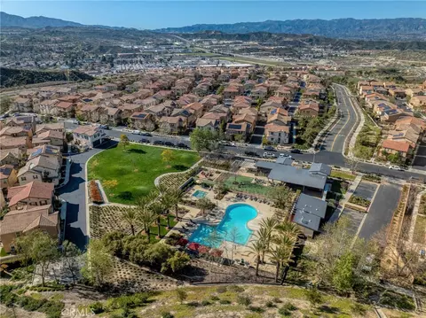 View/Area - 20509 Hazelnut Ct, Saugus, CA 91350 photo 3 of 7