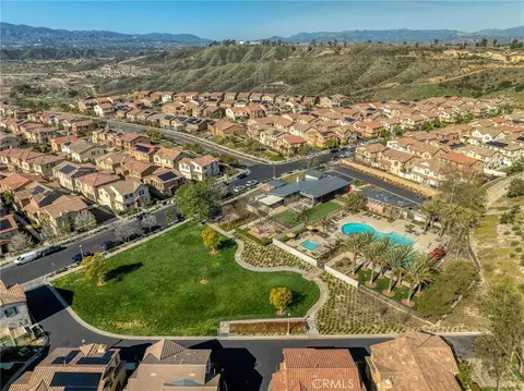 View/Area - 20509 Hazelnut Ct, Saugus, CA 91350 photo 2 of 7