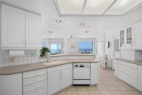 Kitchen - 900 Pacific, Cayucos, CA 93430 photo 3 of 6