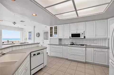 Kitchen - 900 Pacific, Cayucos, CA 93430 photo 4 of 6