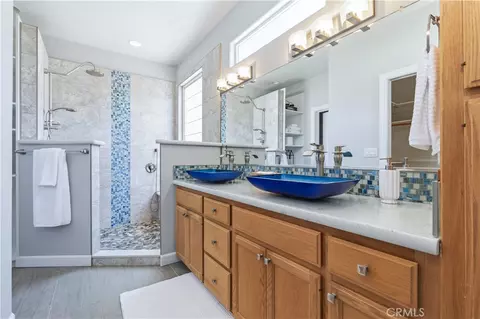 Bath - 826 Oxen, Paso Robles, CA 93446 photo 4 of 5