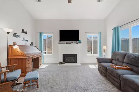 Living - 1143 E Ferguson, Visalia, CA 93292 photo 1 of 2