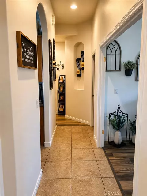 Entry Way - 11322 Stroke Cutters, Taft, CA 93268 photo 3 of 4