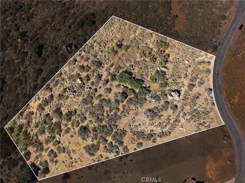 26541 Skyline Dr, Tehachapi, CA 93561 photo 2
