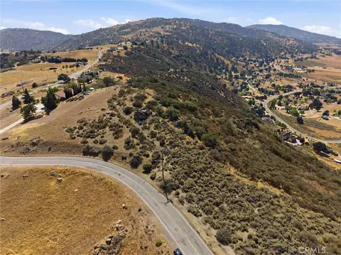 26541 Skyline Dr, Tehachapi, CA 93561 photo 4