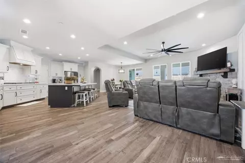 Entry Way - 410 Rosehaven, Tehachapi, CA 93561 photo 2 of 10