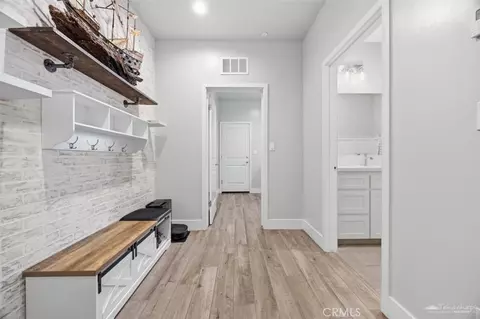 Entry Way - 410 Rosehaven, Tehachapi, CA 93561 photo 8 of 10