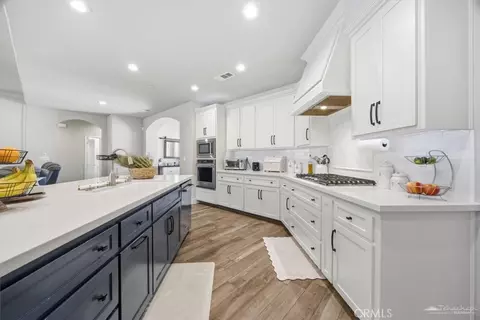 Kitchen - 410 Rosehaven, Tehachapi, CA 93561 photo 6 of 6