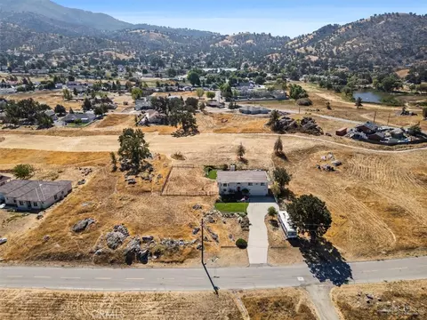 View/Area - 28360 Burning Tree Dr, Tehachapi, CA 93561 photo 2 of 3