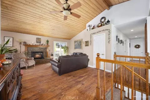 Living - 28360 Burning Tree Dr, Tehachapi, CA 93561 photo 4 of 6