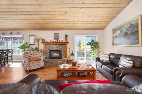 Living - 28360 Burning Tree Dr, Tehachapi, CA 93561 photo 2 of 6