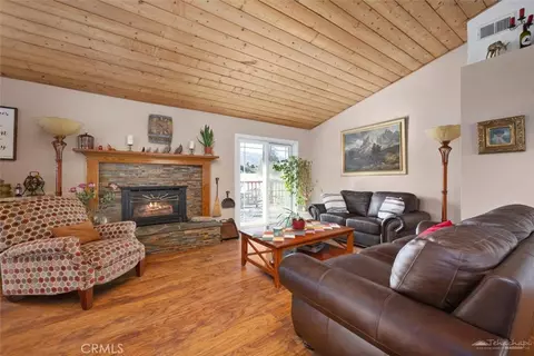 Living - 28360 Burning Tree Dr, Tehachapi, CA 93561 photo 5 of 6