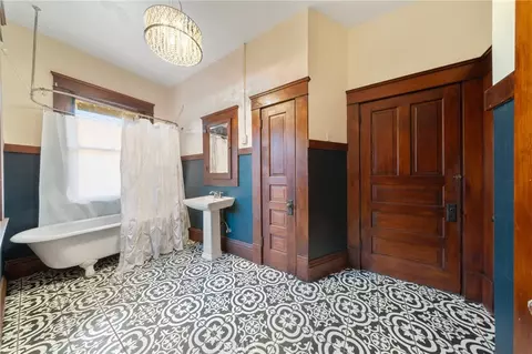 Bath - 700 N Irwin, Hanford, CA 93230 photo 5 of 6