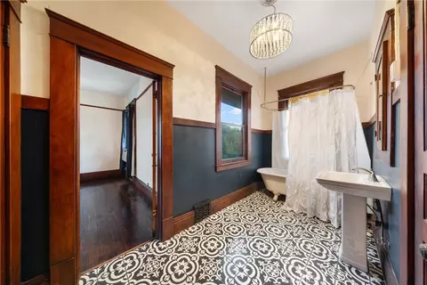 Bath - 700 N Irwin, Hanford, CA 93230 photo 6 of 6